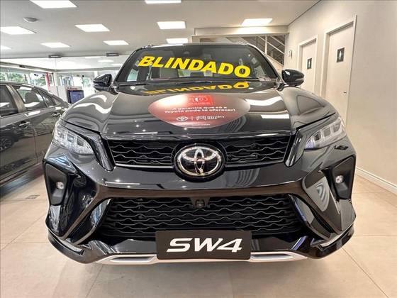TOYOTA HILUX SW4 2.8 D-4D TURBO DIESEL DIAMOND 7L 4X4 AUTOMÁTICO TOYOTA HILUX SW4 2.8 D-4D TURBO DIESEL DIAMOND 7L 4X4 AUTOMÁTICO